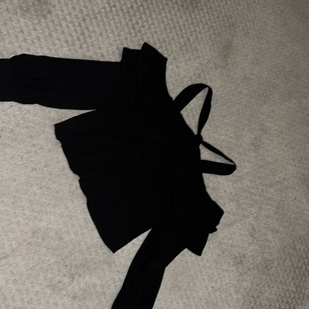 Black ruffle top 🖤
